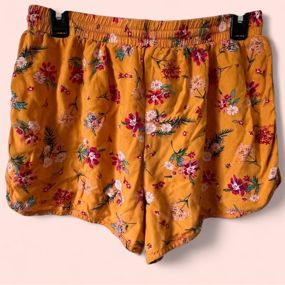 Women’s XL Pink Republic Ditsy Floral Print Shorts - Picture 2 of 7